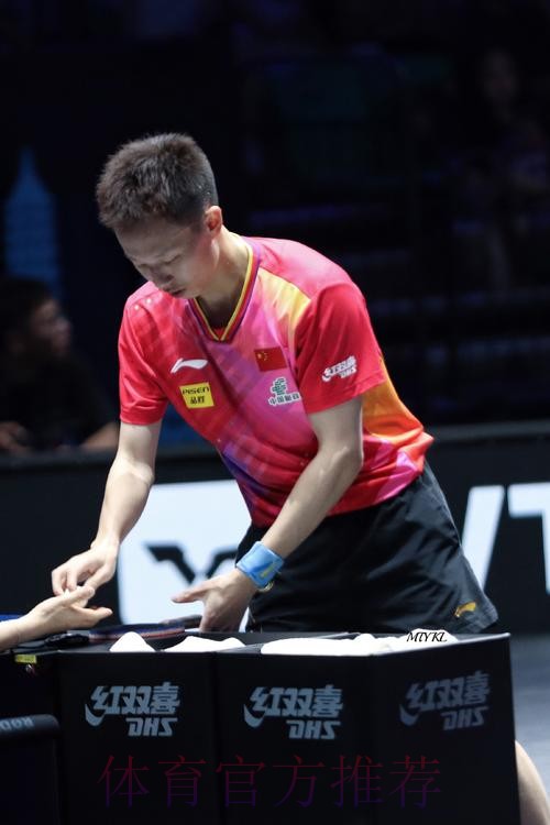 诺威尔挑战周琦 强硬抛投打成2+1