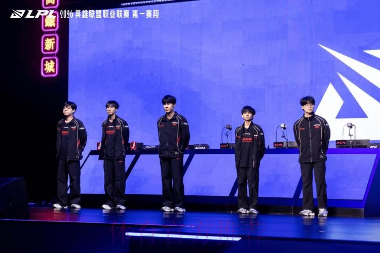 LPL官方发布JDG赛后返图：信念为舟，扬帆直前行！